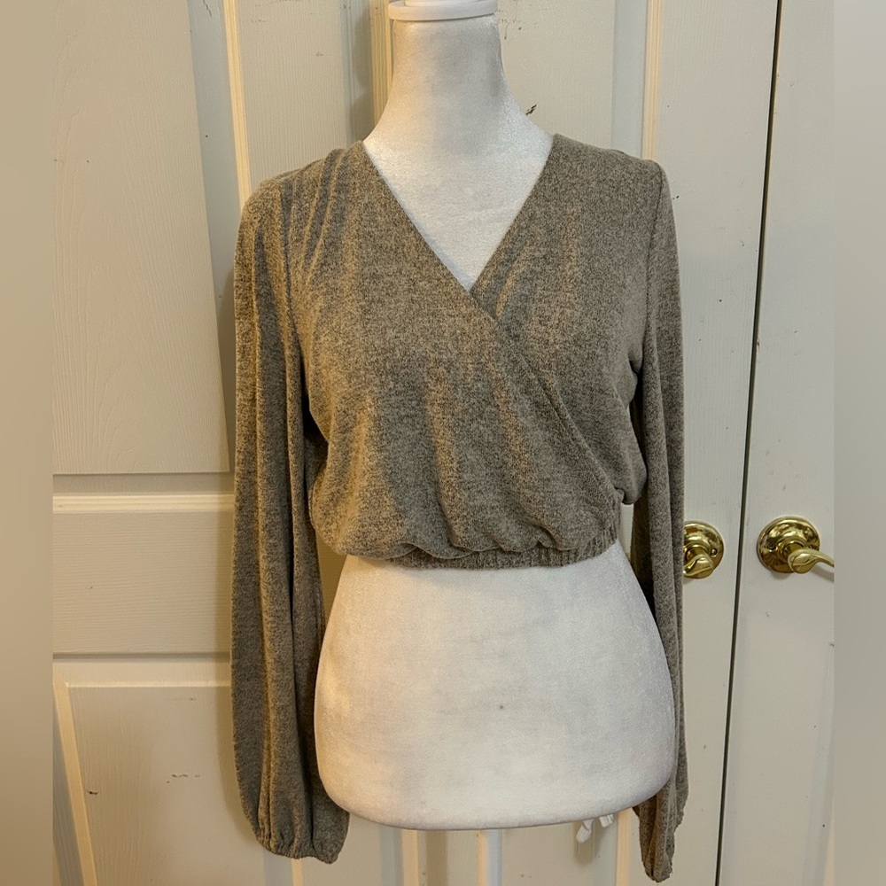 NWT Fika the Brand taupe crop top/shrug, Medium